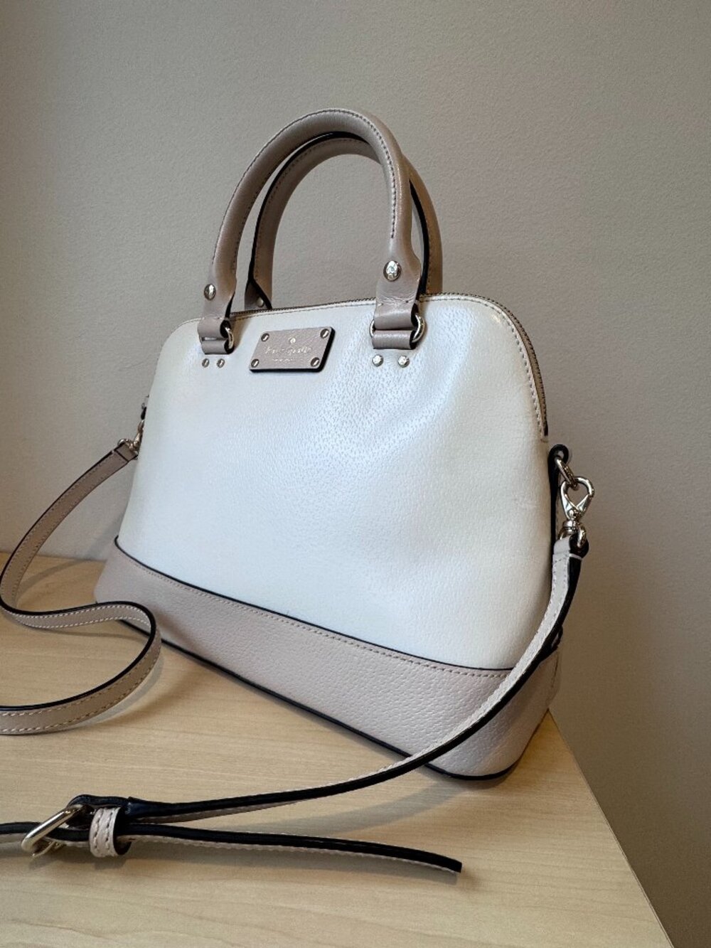 Kate Spade Dome Satchel β Saffiano Leather β Beige & Tan β GREAT CONDITION π₯ - Picture 2 of 13